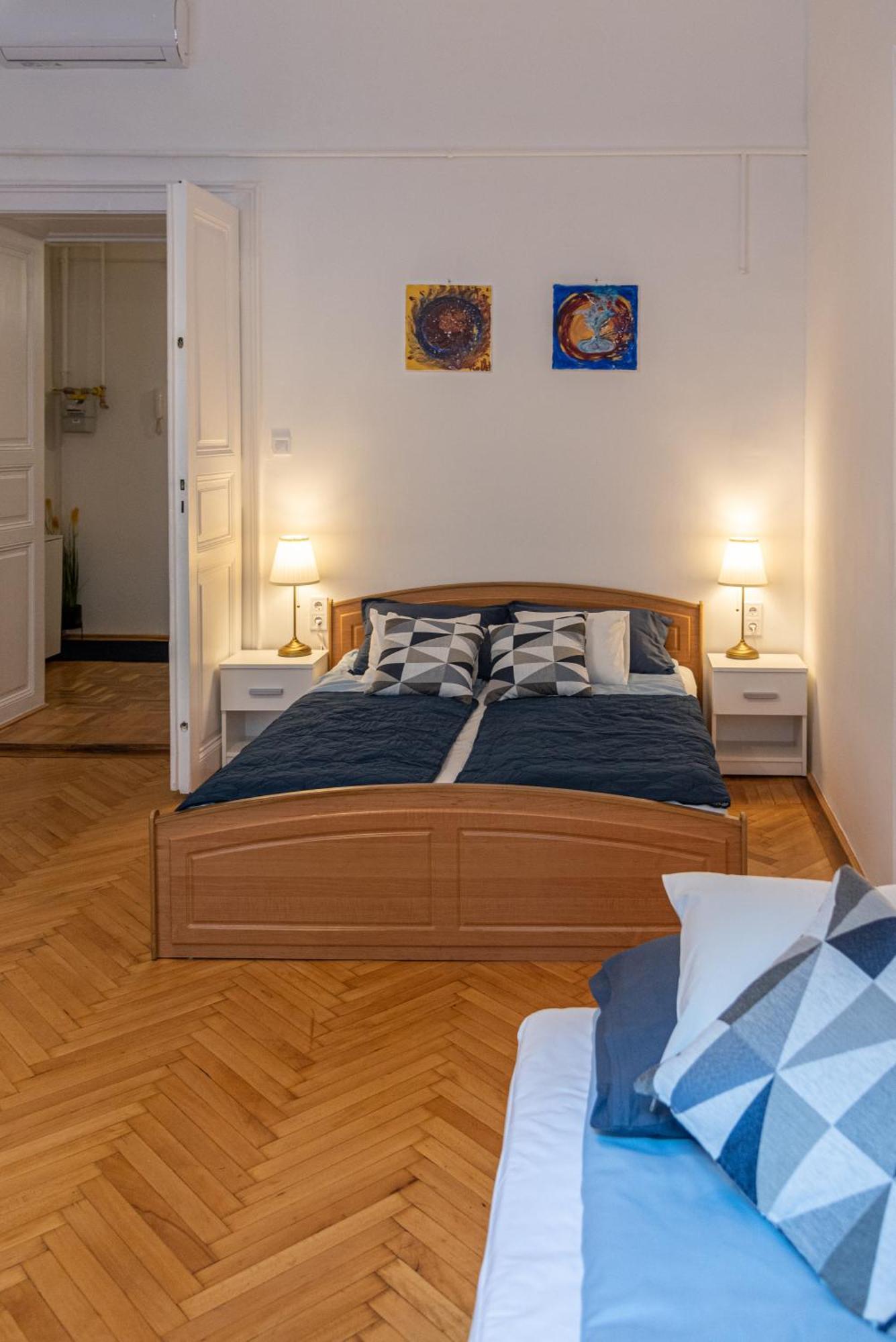 Viol Apartament *